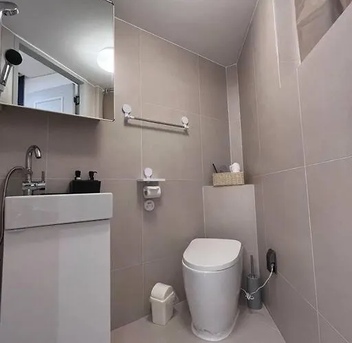 Casa vacanze Cozy/broadcasting/architecture Award/room5toilet4